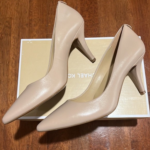 NWOT Michael Kors Nude Heels! COMES WITH BOX - Picture 2 of 8